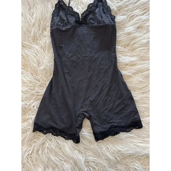Skims Fits Everybody Lace Triangle Onesie Onyx Size Medium - Picture 7 of 12